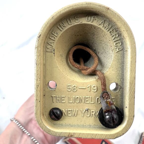 LIONEL #58 Cream/Yellow Lamp Post & Original Box - Picture 5 of 7